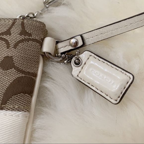Coach Wristlet - Picture 4 of 9